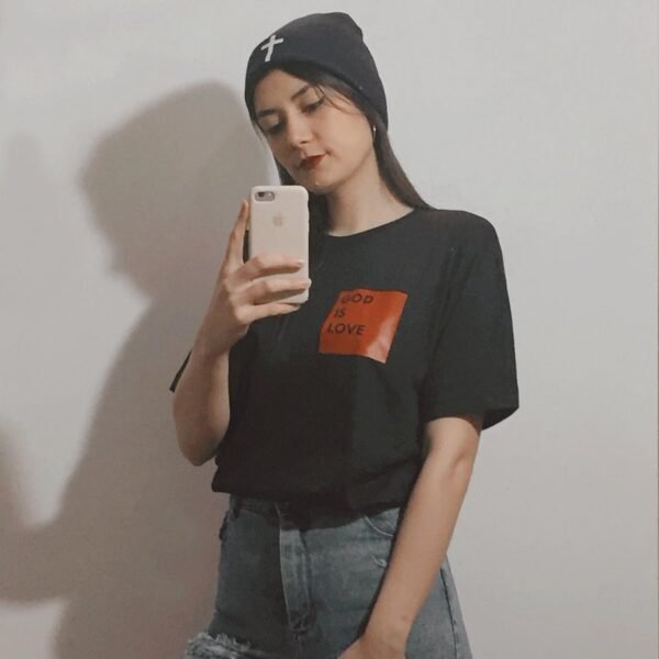 Camiseta God is love - Image 7