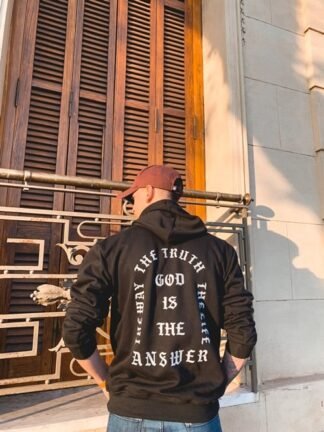 Sudadera God is the answer El camino la verdad y la vida para llevar tu fe a otro nivel, una sudadera que expresa tus convicciones.