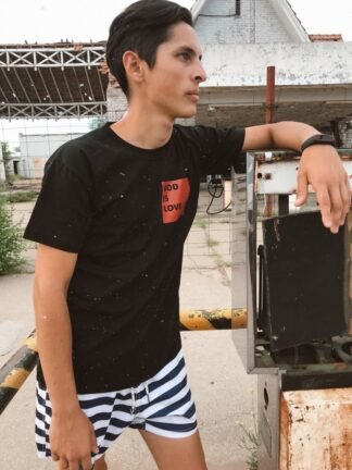 Camiseta God is love