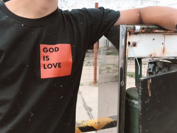 Camiseta God is love - Image 2