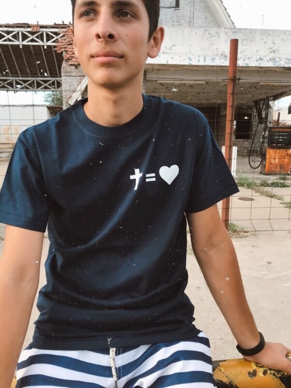 Camiseta Cruz igual amor - Image 2