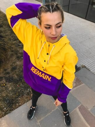 Cazadora hombre mujer tipo anorak ligera parca moderna estilo Zara, Springfield, Pull and bear, Bershka, Decathlon España rebajas invierno