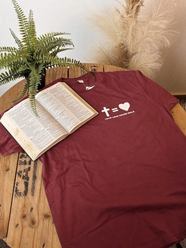 Camiseta Cruz igual amor - Your love never fails - Image 2